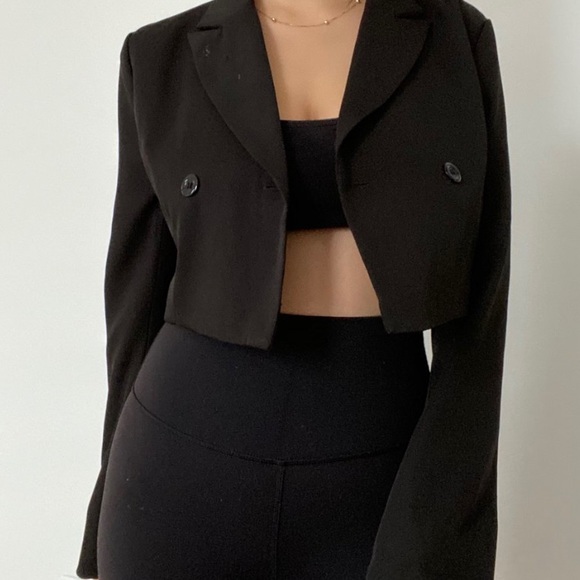 Barely worn cropped blazer from honey boutique, SIZE S, very flattering - Picture 2 of 2